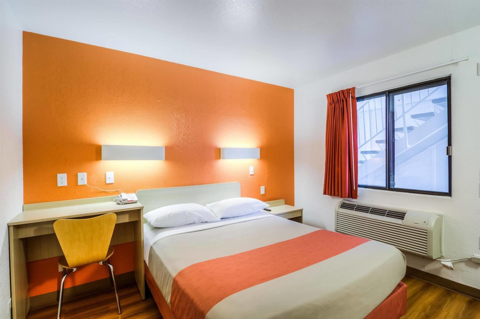 Motel 6 Chicago - Elk Grove Elk Grove Village Zewnętrze zdjęcie