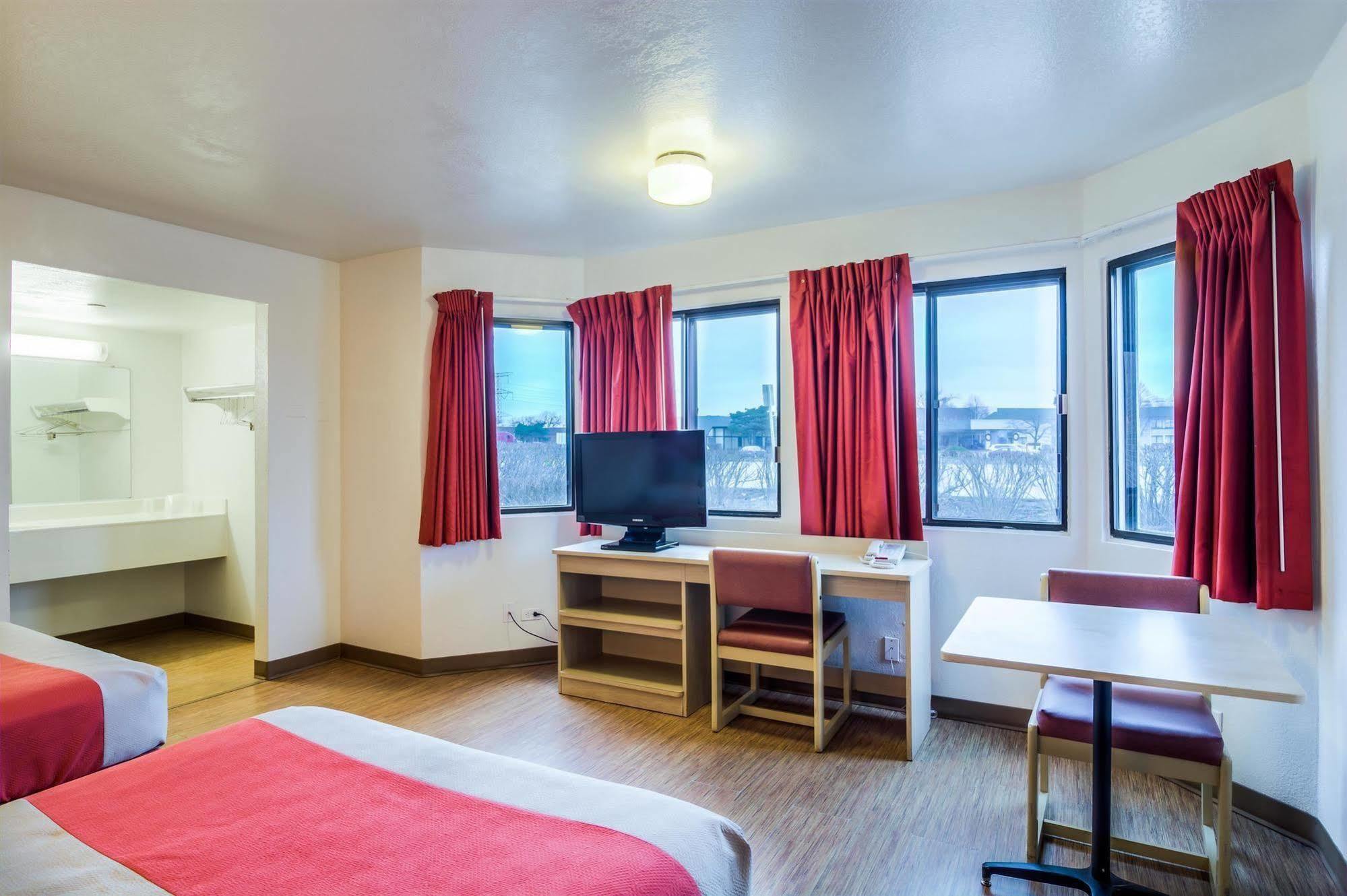 Motel 6 Chicago - Elk Grove Elk Grove Village Zewnętrze zdjęcie
